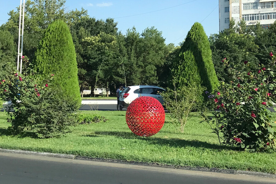 Фонарики на газоне фото