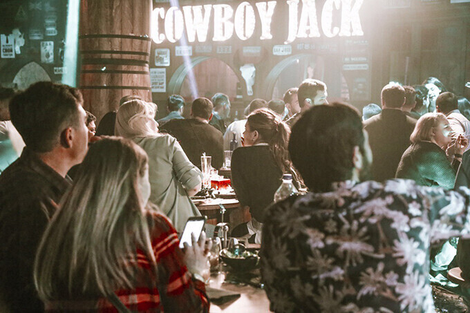 Вечеринка с иллюзионистами в Cowboy Jack
