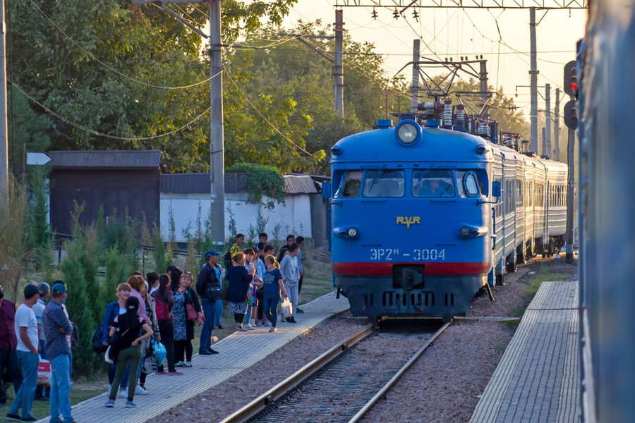 Возобновлено движение электрички в Ходжикент