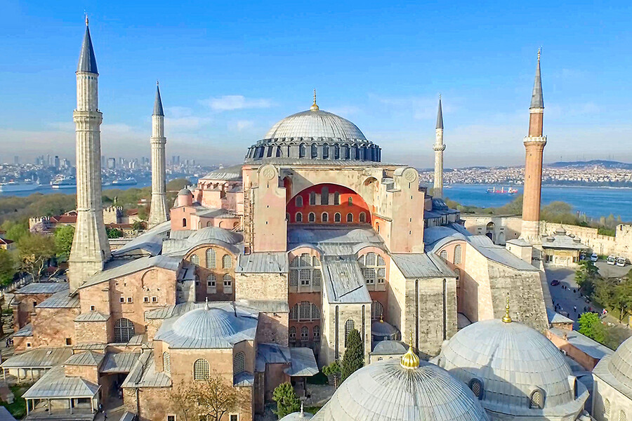 Вход в мечеть Айя-София в Стамбуле стал платным для иностранных туристов