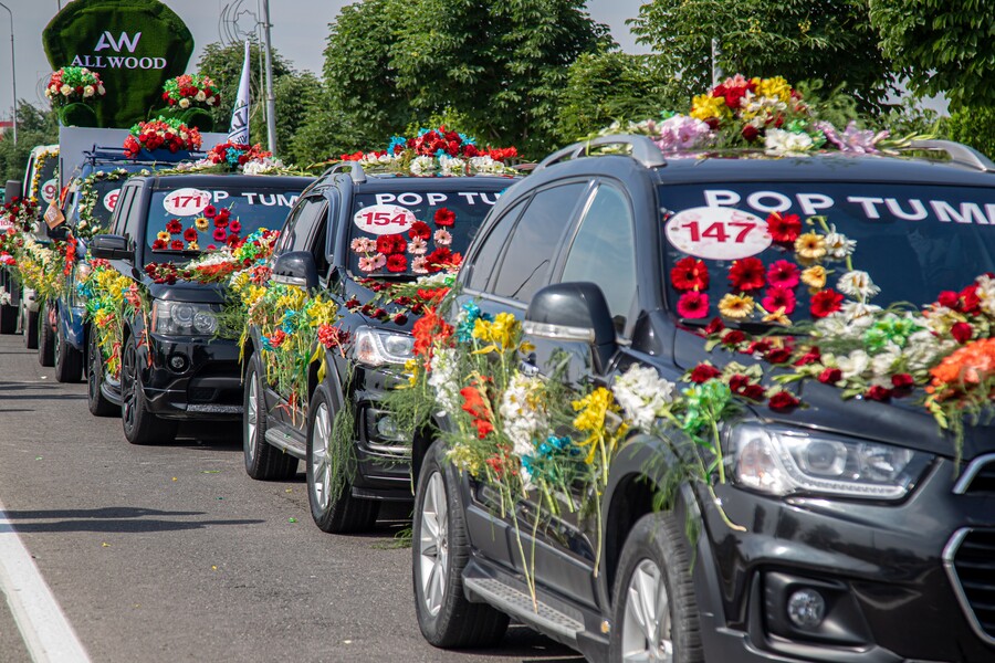 Фото: как проходит фестиваль цветов в Намангане