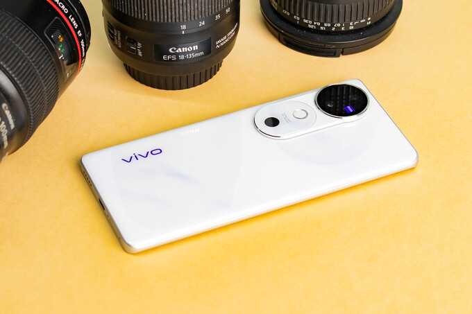 Обзор vivo V40 — стильный смартфон с хорошими камерами и не только